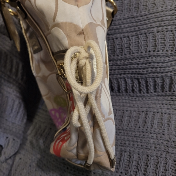 Like New Coach XL Purse with fun design! Long shoulder strap and 2 handle straps - Picture 7 of 16